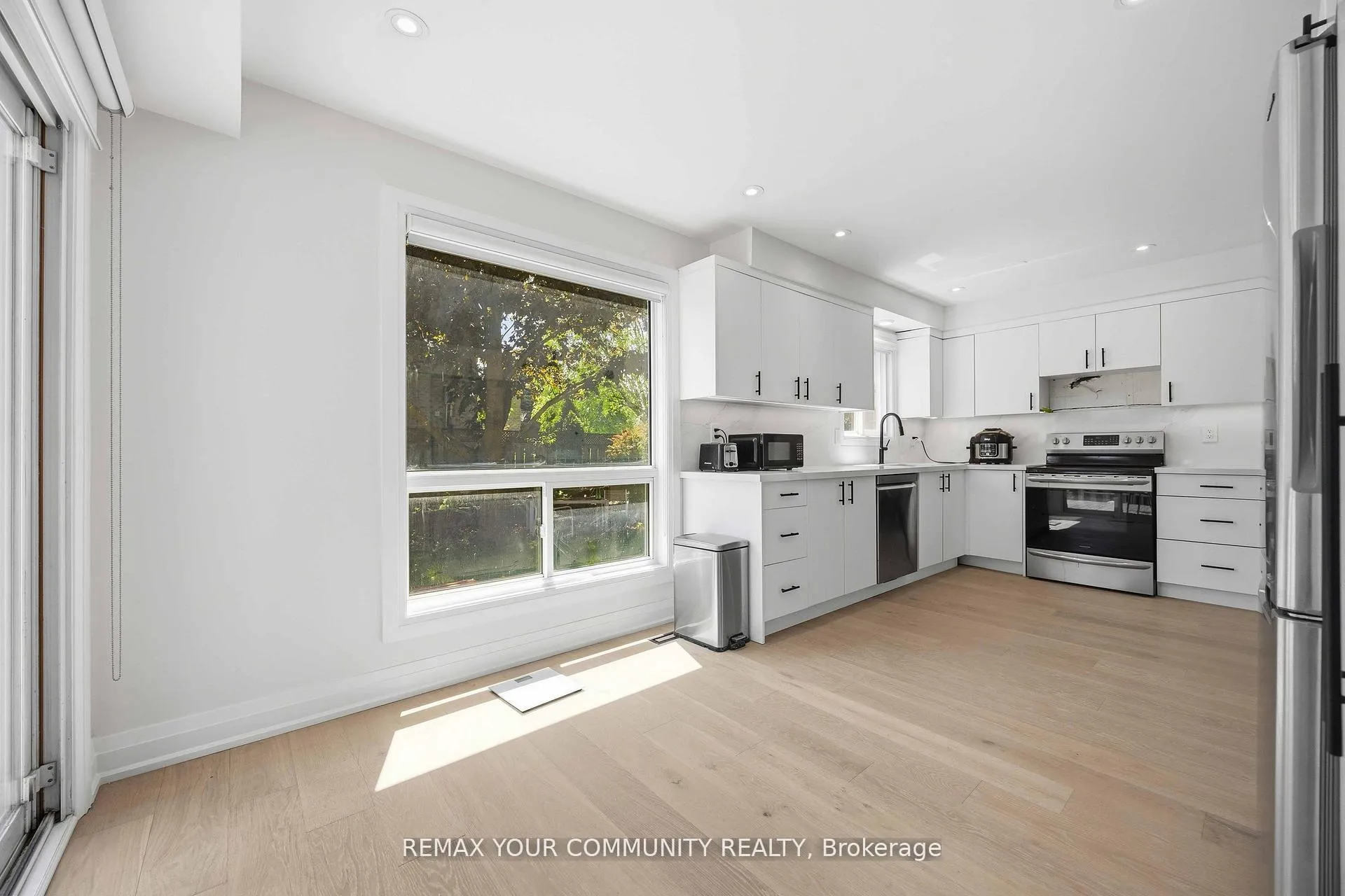 Photo 13 of 251 Osmond Crescent, Newmarket, Bristol-London — HOMEH