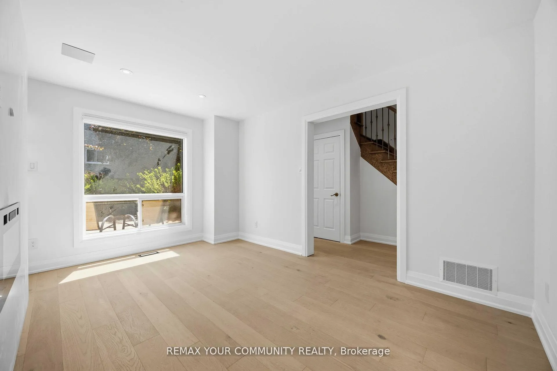 Photo 21 of 251 Osmond Crescent, Newmarket, Bristol-London — HOMEH