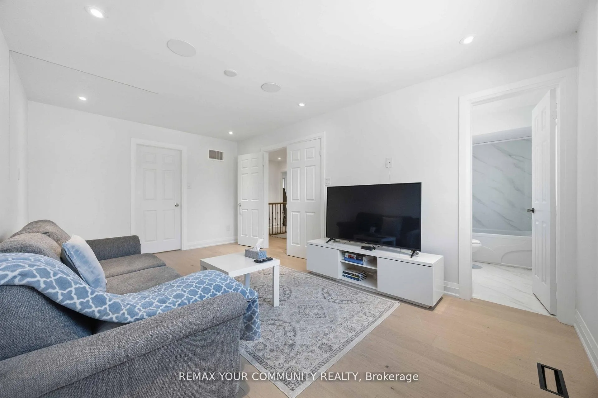 Photo 23 of 251 Osmond Crescent, Newmarket, Bristol-London — HOMEH