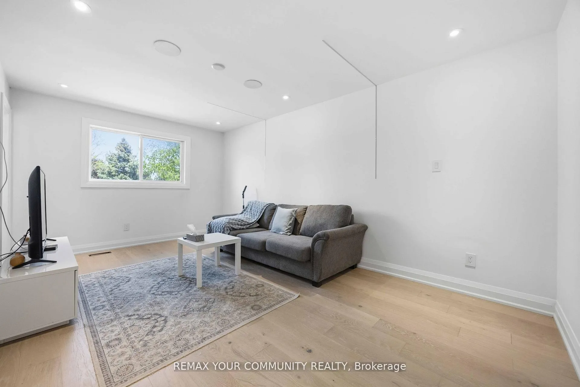 Photo 24 of 251 Osmond Crescent, Newmarket, Bristol-London — HOMEH