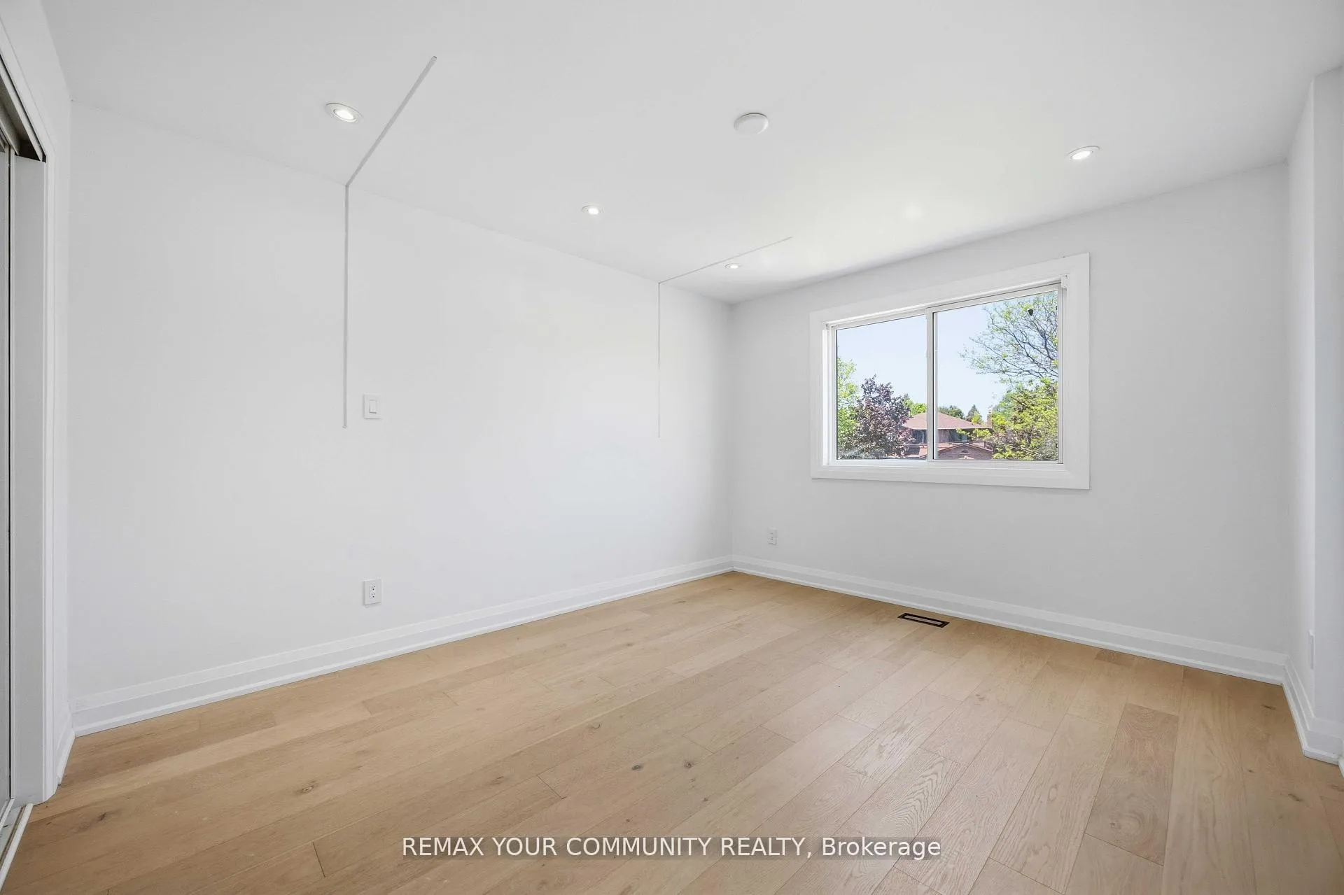 Photo 25 of 251 Osmond Crescent, Newmarket, Bristol-London — HOMEH