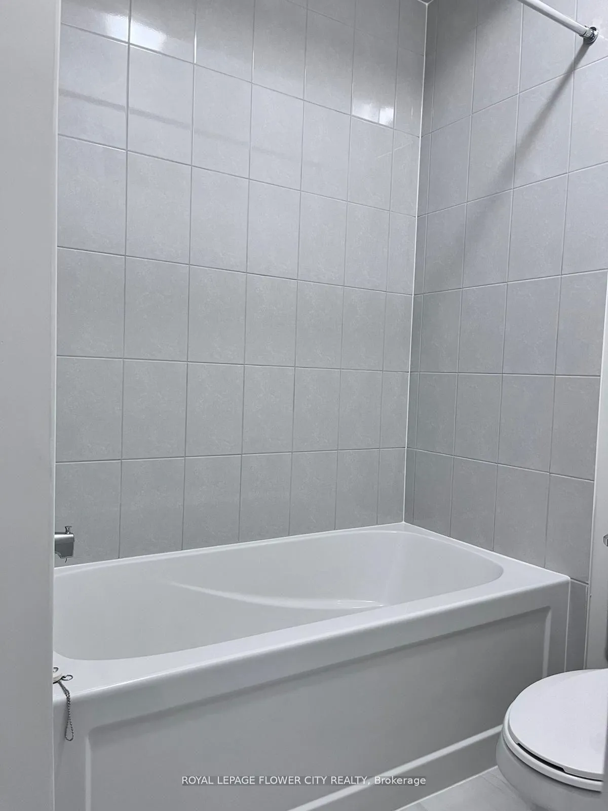 Photo 15 of 1438 Almonte Drive, Burlington, Tyandaga — HOMEH