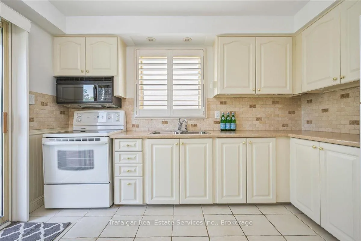 Photo 8 of 2643 Spruce Needle Drive, Mississauga, Erin Mills — HOMEH