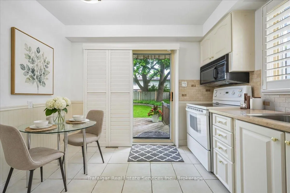 Photo 9 of 2643 Spruce Needle Drive, Mississauga, Erin Mills — HOMEH
