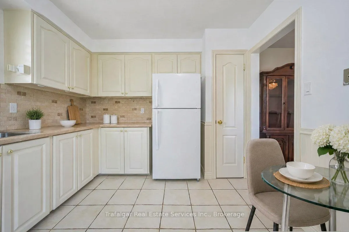 Photo 10 of 2643 Spruce Needle Drive, Mississauga, Erin Mills — HOMEH