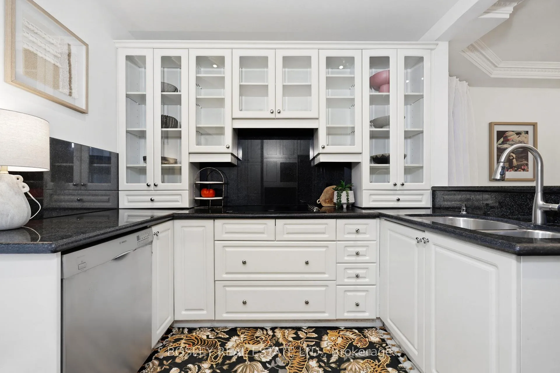 Photo 15 of 34 Tennis Crescent, Toronto, North Riverdale — HOMEH