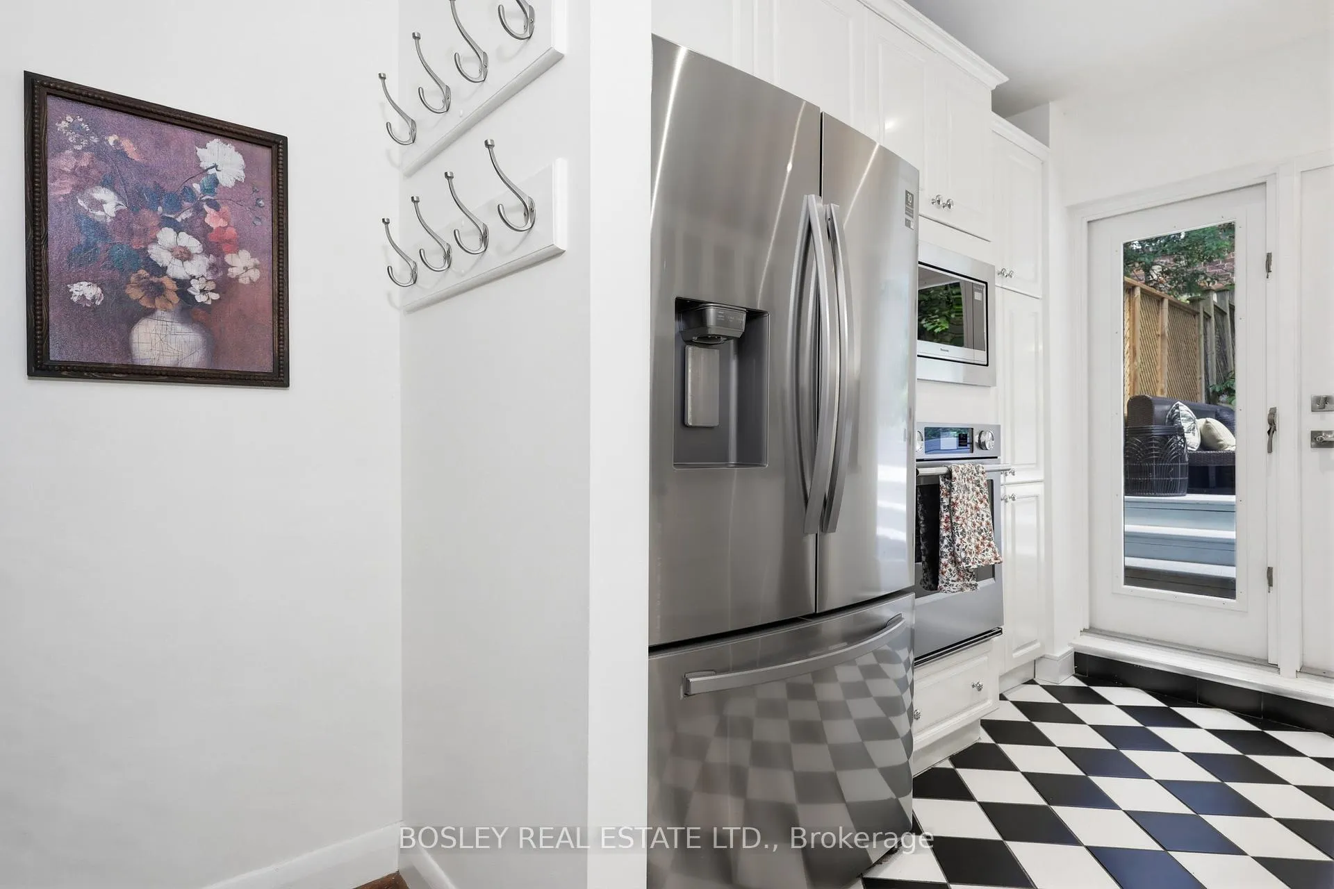 Photo 18 of 34 Tennis Crescent, Toronto, North Riverdale — HOMEH