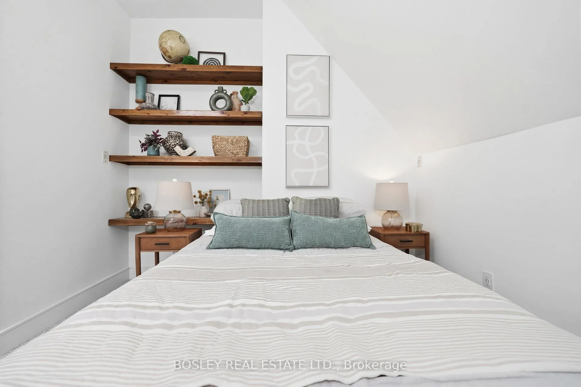 Photo 36 of 34 Tennis Crescent, Toronto, North Riverdale — HOMEH