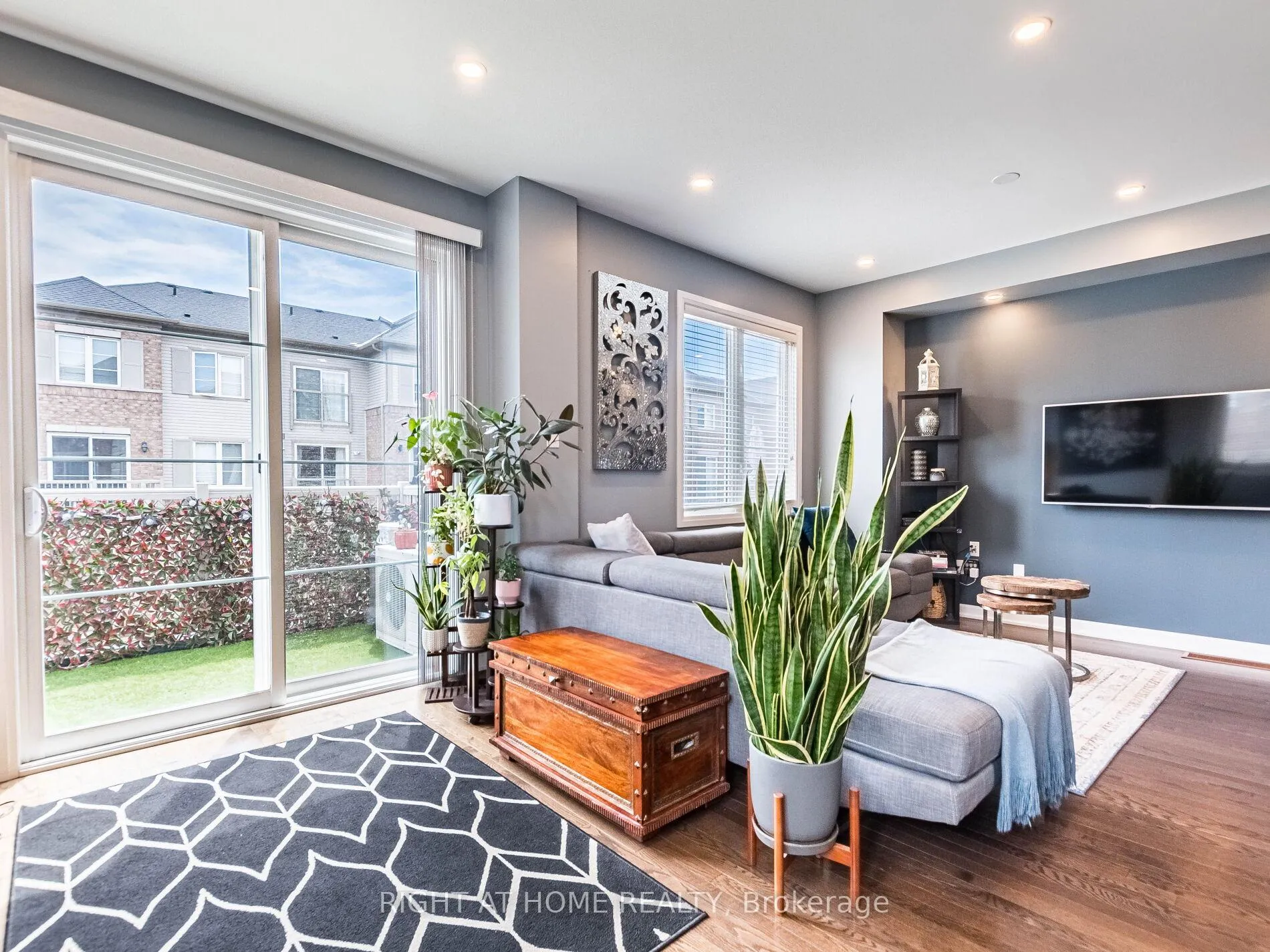 Photo 11 of Unit 61, 165 Hampshire Way, Milton, Dempsey — HOMEH