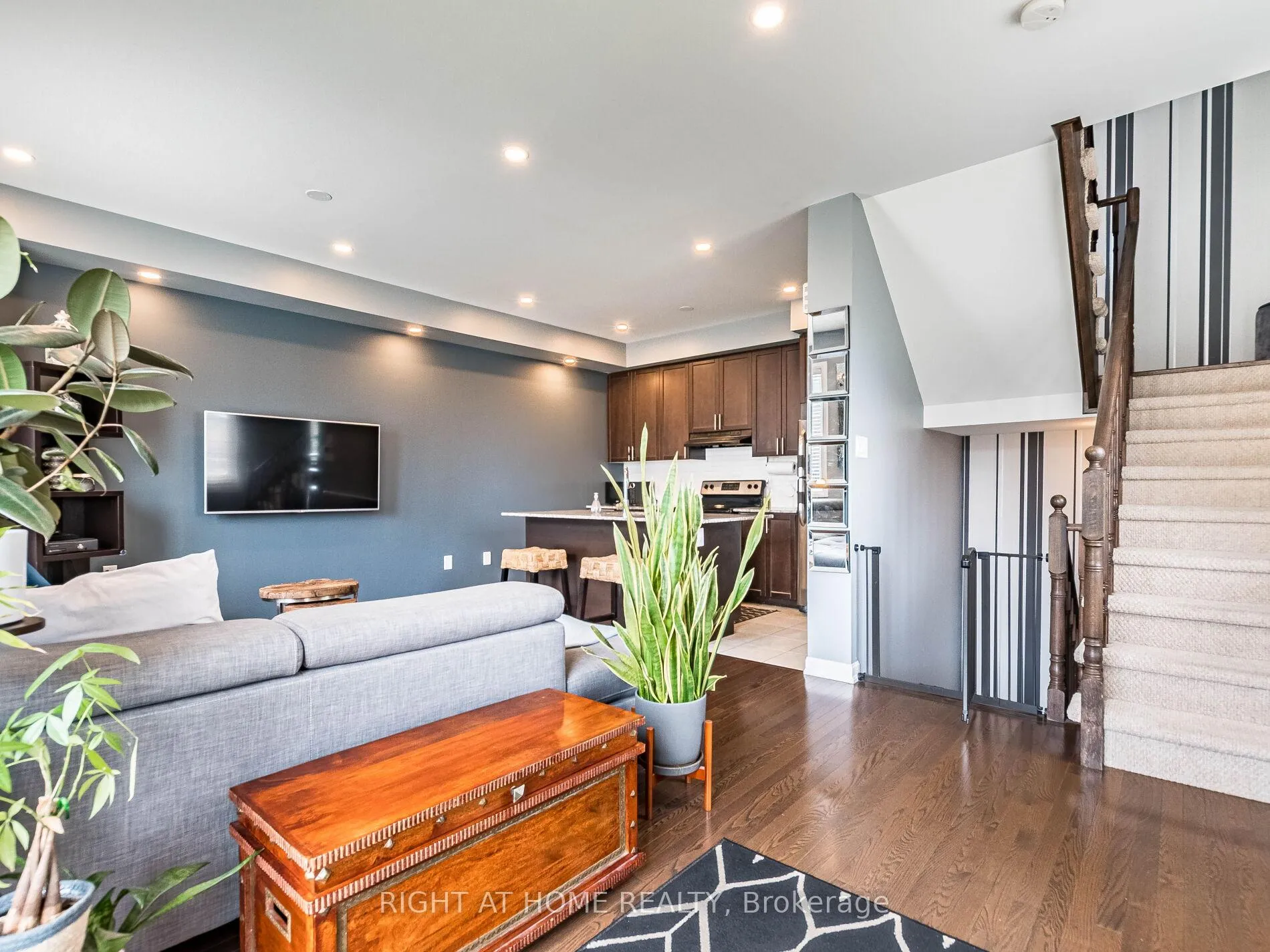 Photo 12 of Unit 61, 165 Hampshire Way, Milton, Dempsey — HOMEH