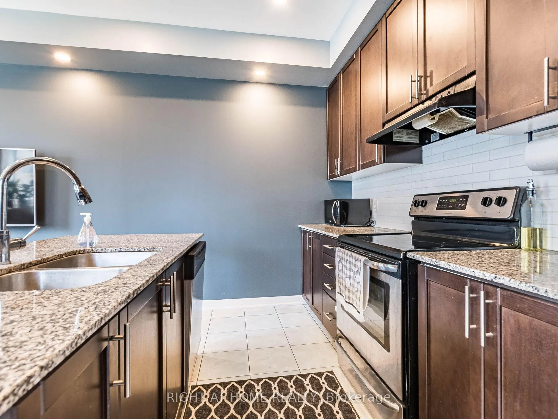 Photo 25 of Unit 61, 165 Hampshire Way, Milton, Dempsey — HOMEH
