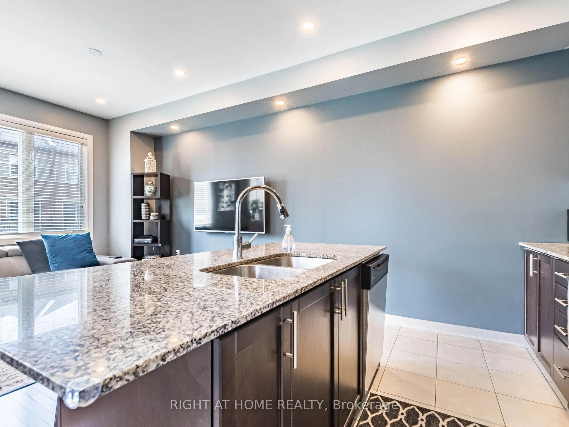 Photo 26 of Unit 61, 165 Hampshire Way, Milton, Dempsey — HOMEH