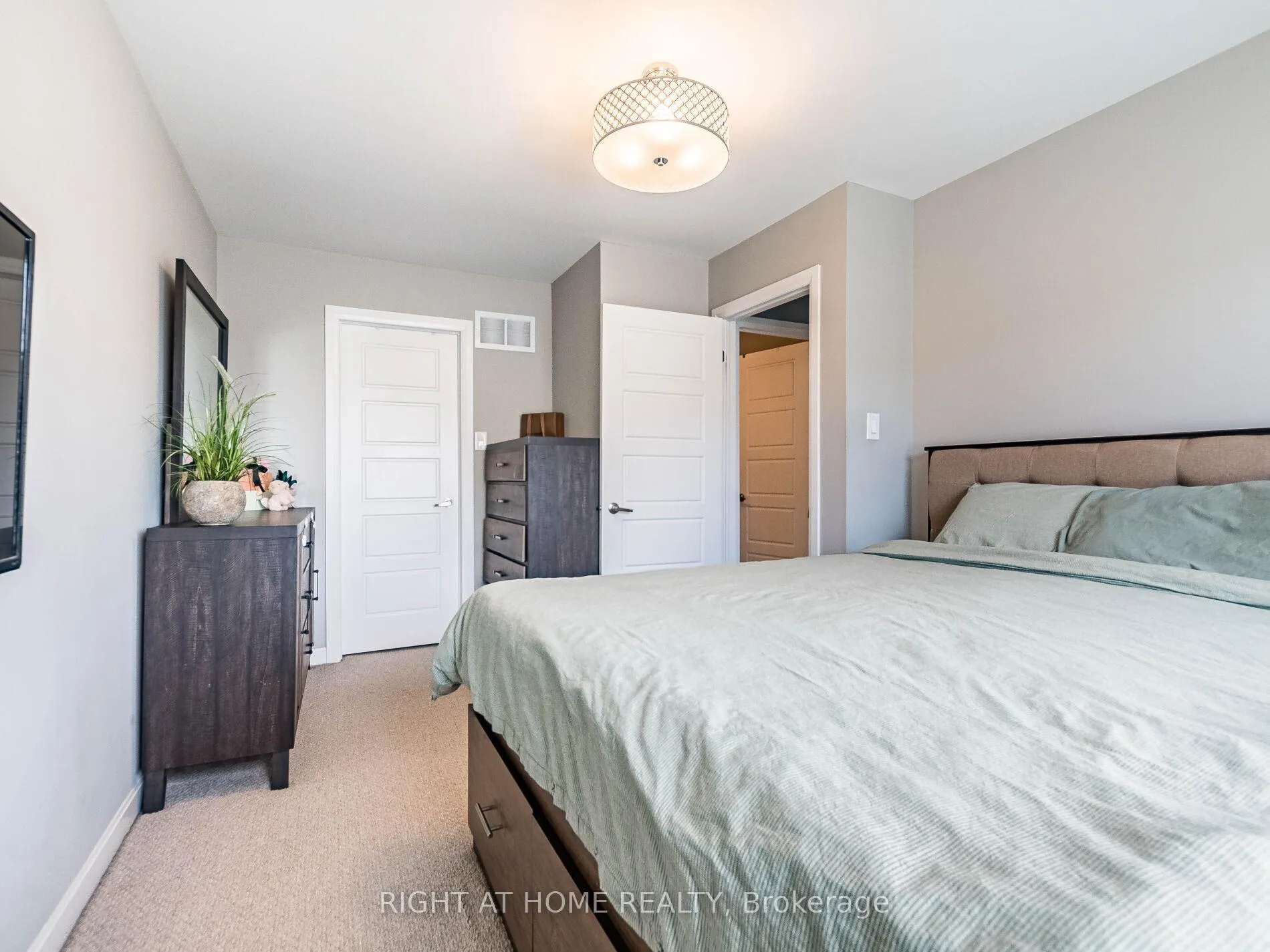 Photo 32 of Unit 61, 165 Hampshire Way, Milton, Dempsey — HOMEH
