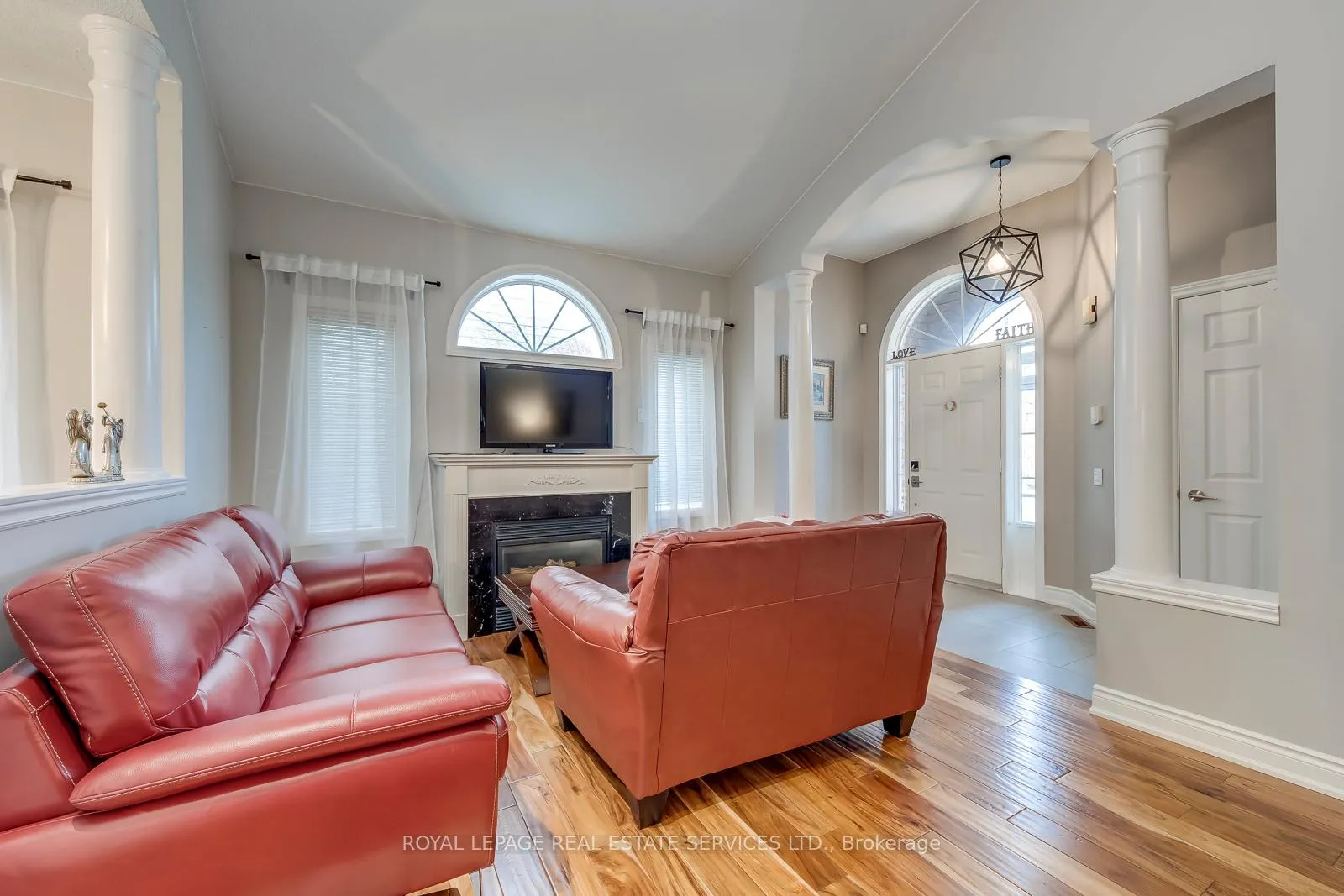 Photo 11 of 236 Sylwood Crescent, Vaughan, Maple — HOMEH