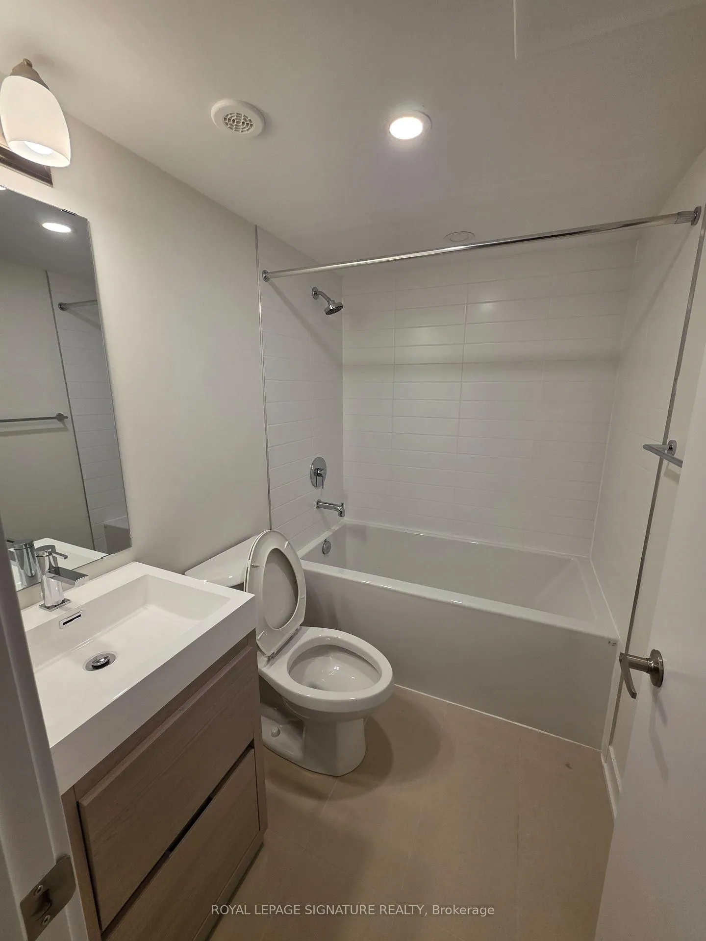 Photo 6 of Unit Bsmt, 28 Green Gardens Boulevard, Toronto, Rockcliffe-Smythe — HOMEH