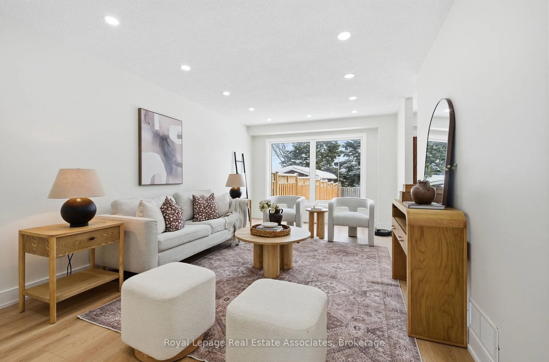 Photo 5 of 896 Roundelay Drive, Oshawa, McLaughlin — HOMEH