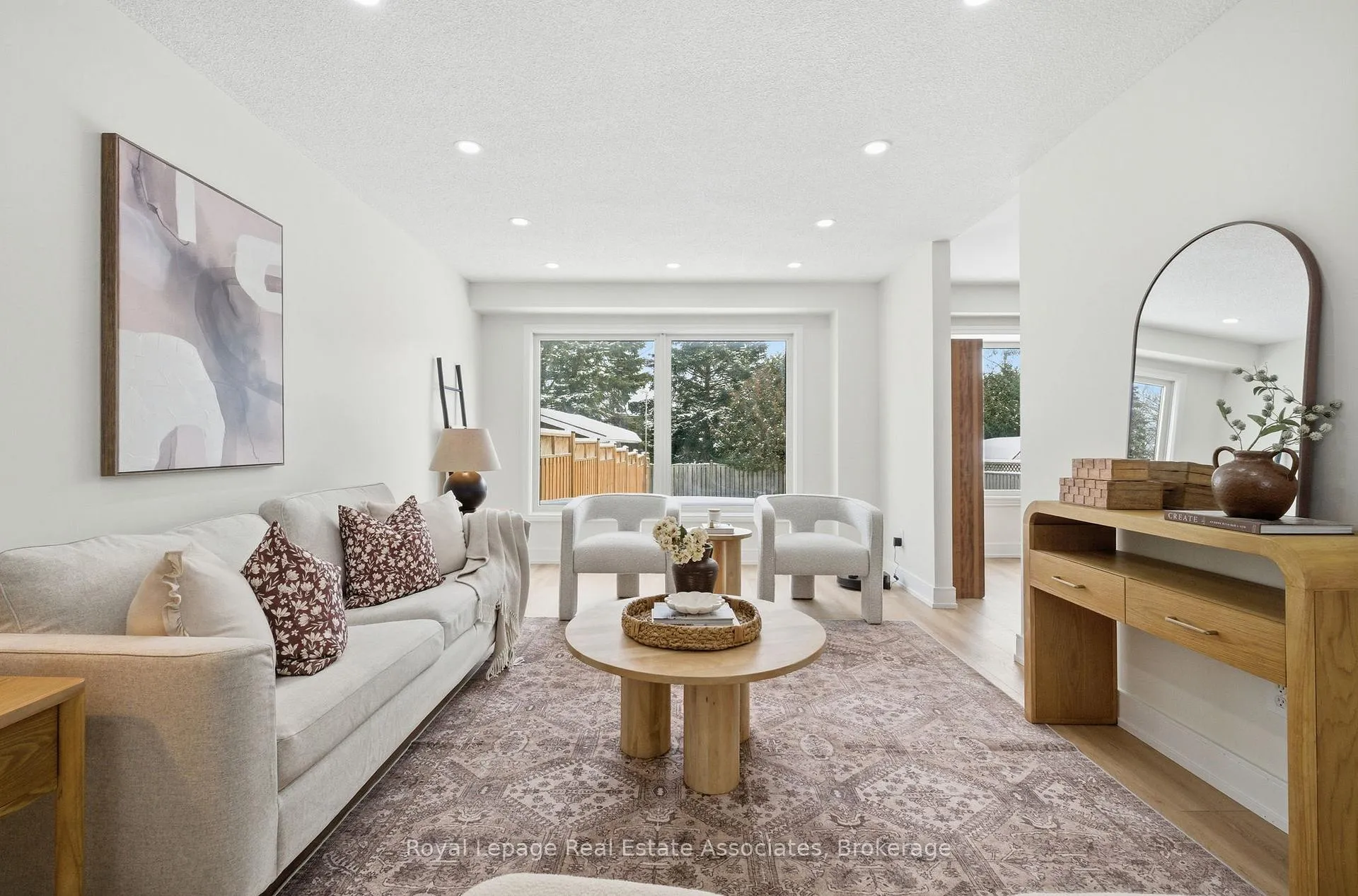 Photo 6 of 896 Roundelay Drive, Oshawa, McLaughlin — HOMEH