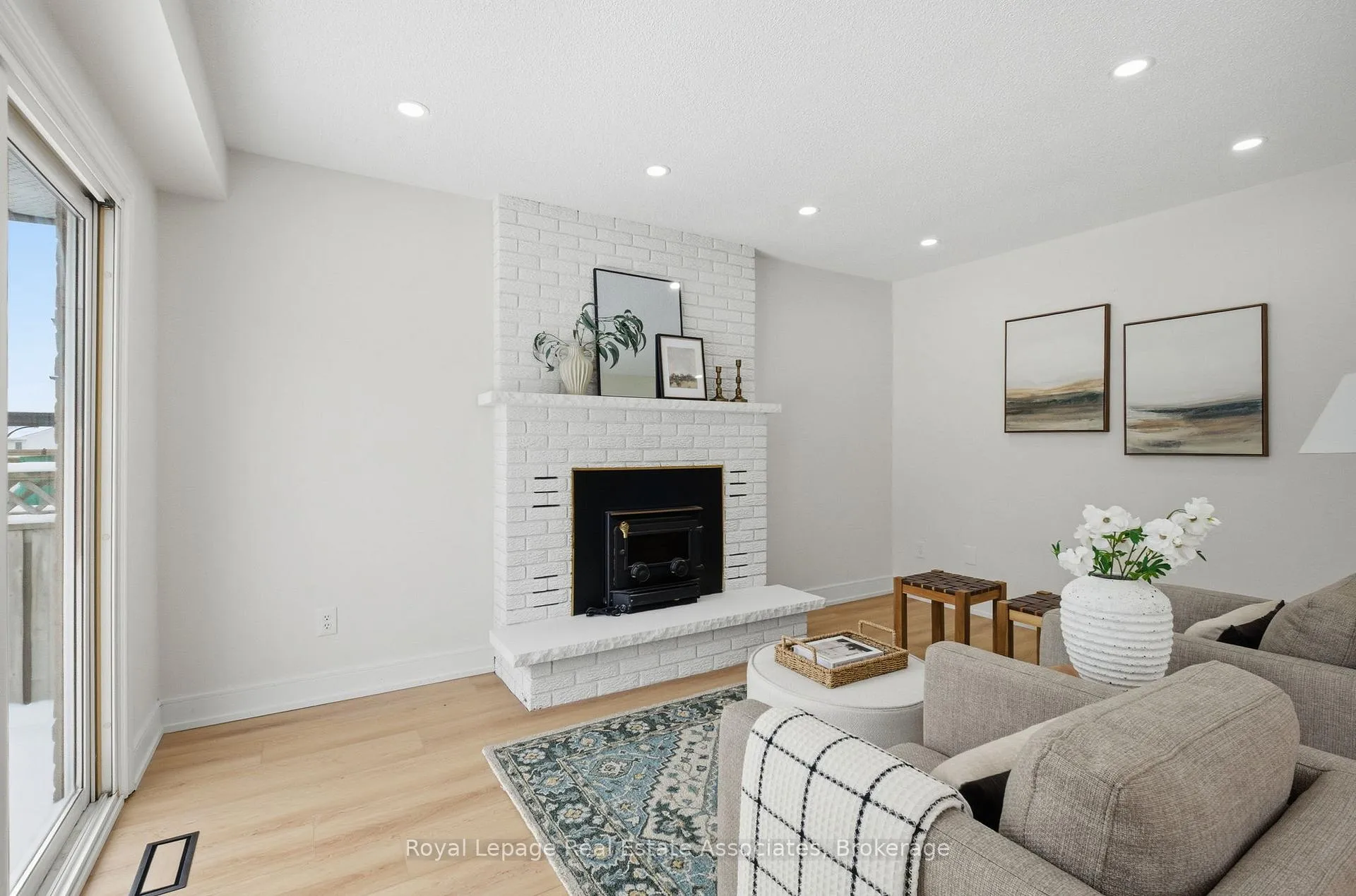 Photo 17 of 896 Roundelay Drive, Oshawa, McLaughlin — HOMEH