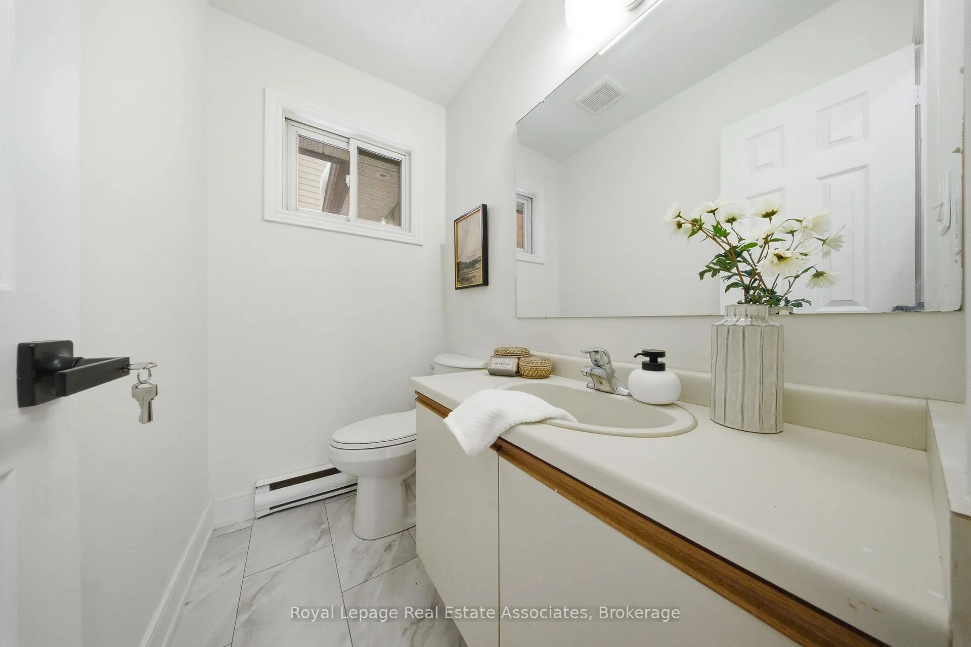 Photo 20 of 896 Roundelay Drive, Oshawa, McLaughlin — HOMEH