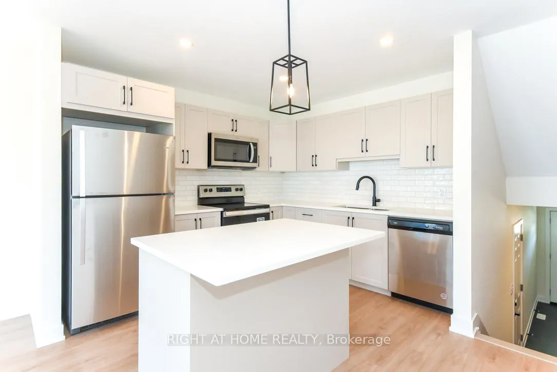 Photo 5 of 75 Whitcomb Crescent, Smiths Falls, Smiths Falls — HOMEH