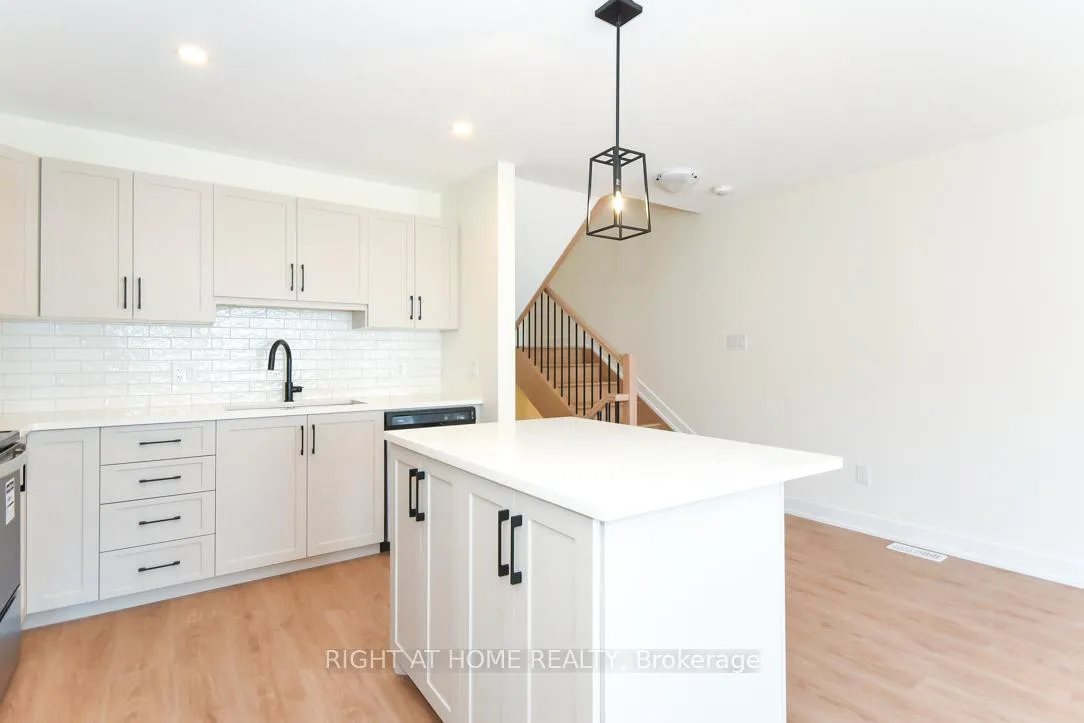 Photo 9 of 75 Whitcomb Crescent, Smiths Falls, Smiths Falls — HOMEH