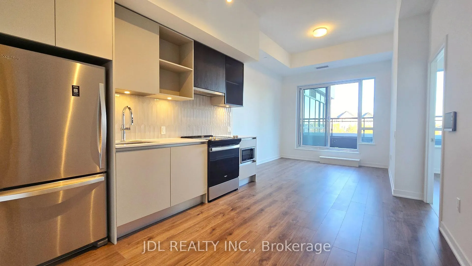 Front of Unit 236, 395 Dundas Street W