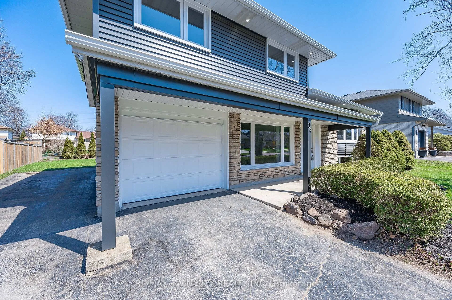 Photo 2 of 34 Bradley Drive, Kitchener, Stanley Park — HOMEH