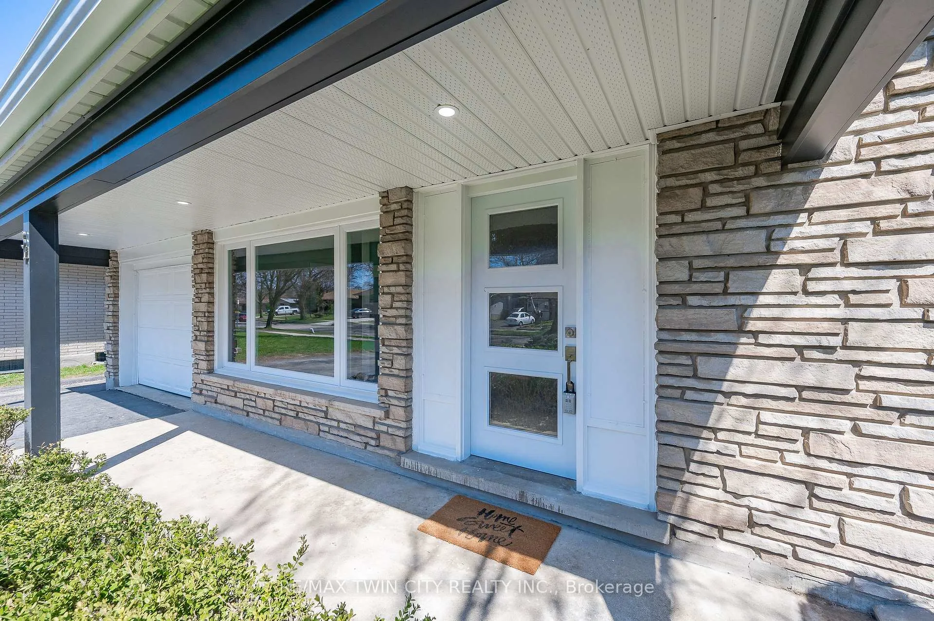 Photo 3 of 34 Bradley Drive, Kitchener, Stanley Park — HOMEH