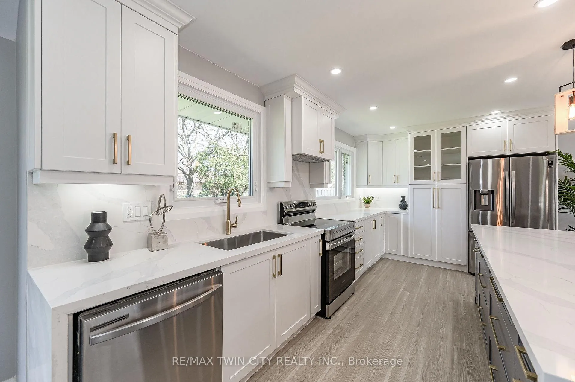 Photo 11 of 34 Bradley Drive, Kitchener, Stanley Park — HOMEH