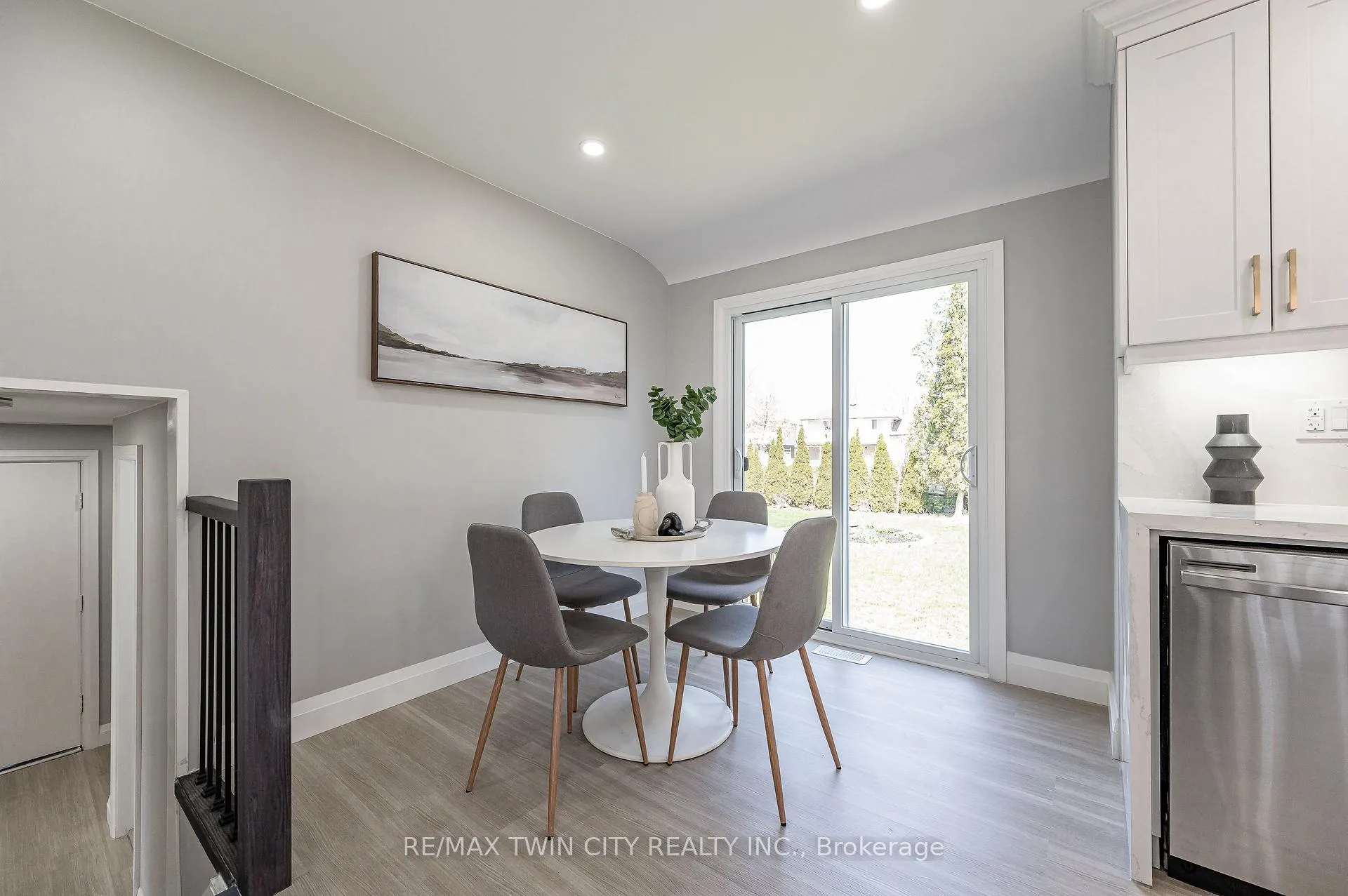 Photo 13 of 34 Bradley Drive, Kitchener, Stanley Park — HOMEH
