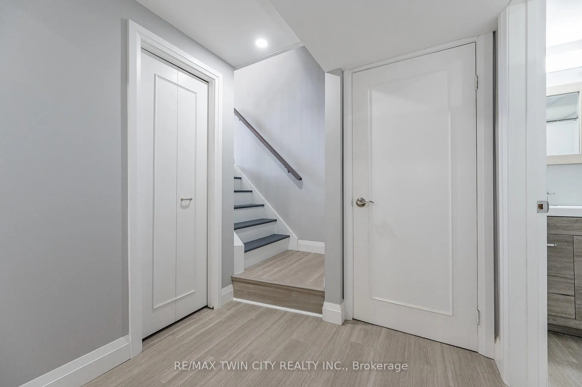 Photo 22 of 34 Bradley Drive, Kitchener, Stanley Park — HOMEH