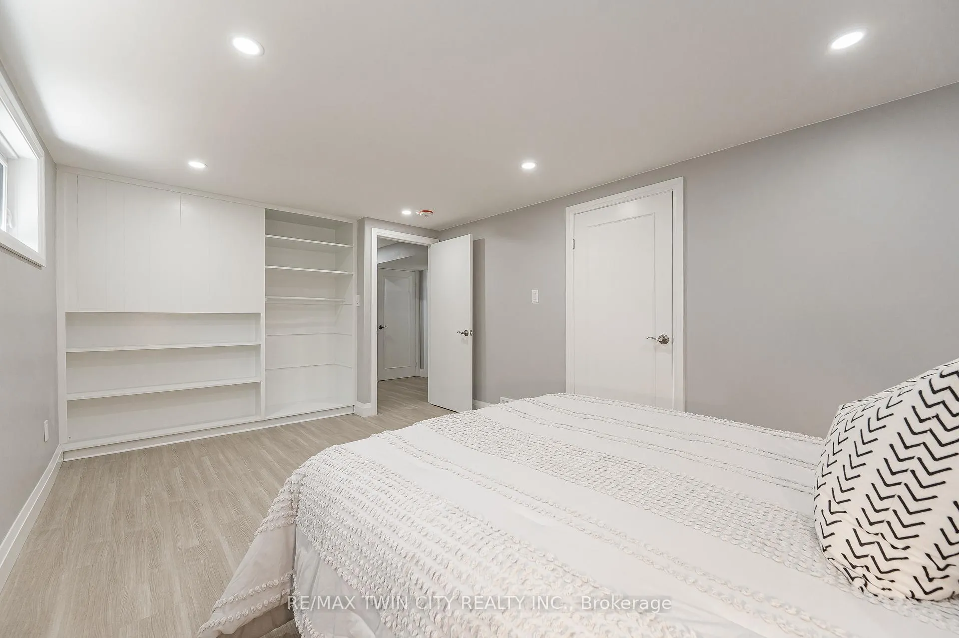 Photo 24 of 34 Bradley Drive, Kitchener, Stanley Park — HOMEH