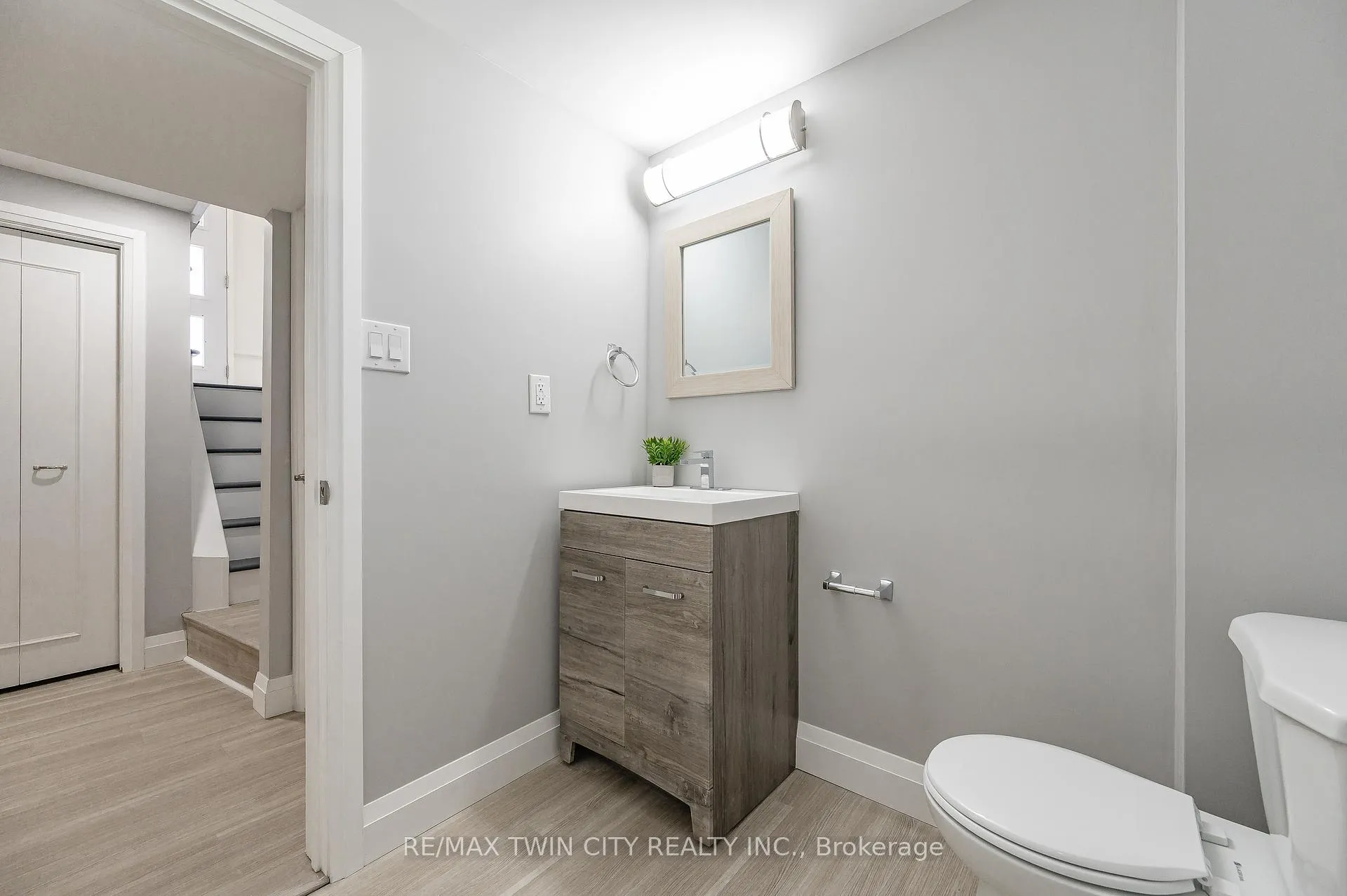 Photo 25 of 34 Bradley Drive, Kitchener, Stanley Park — HOMEH