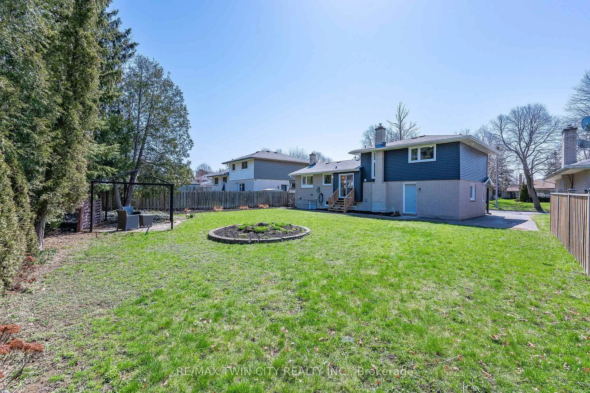 Photo 27 of 34 Bradley Drive, Kitchener, Stanley Park — HOMEH