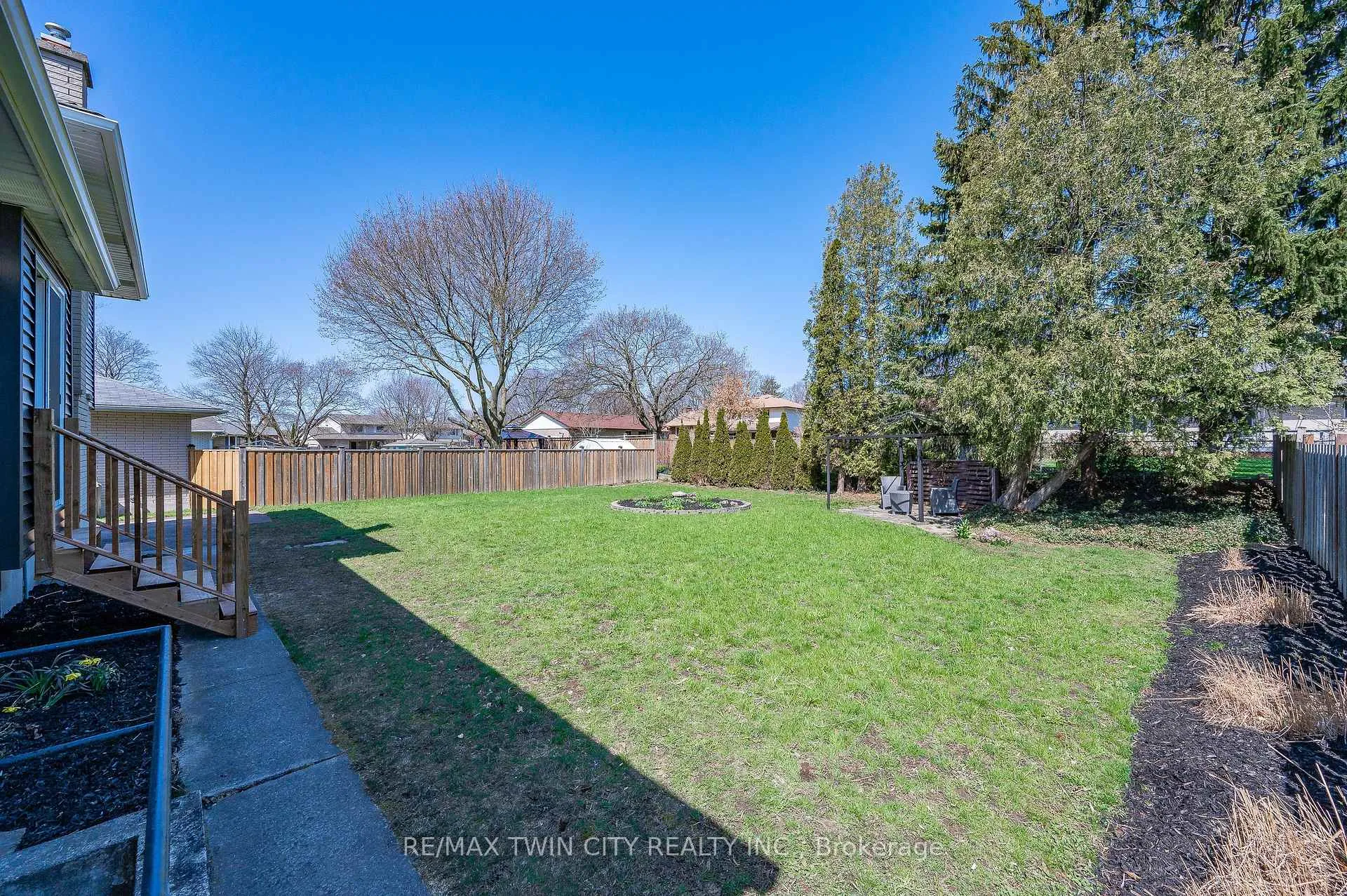 Photo 28 of 34 Bradley Drive, Kitchener, Stanley Park — HOMEH