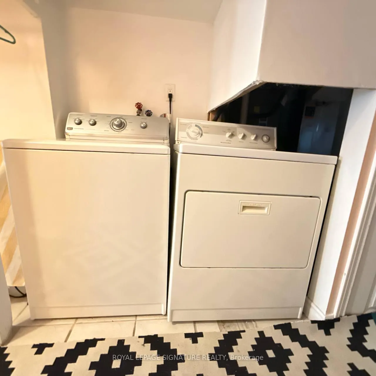 Photo 20 of 117 Romfield Circuit, Markham, Royal Orchard — HOMEH