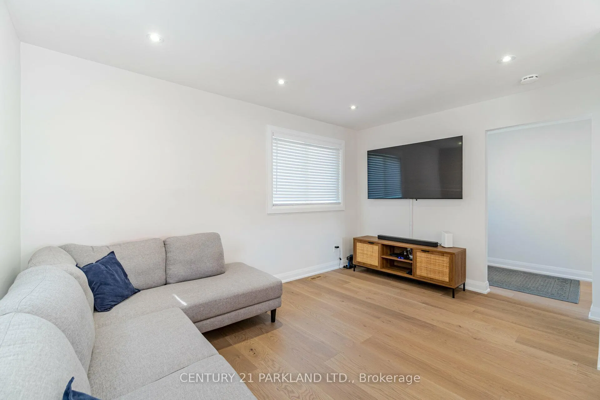 Photo 4 of 21 Heda Court, Whitby, Lynde Creek — HOMEH