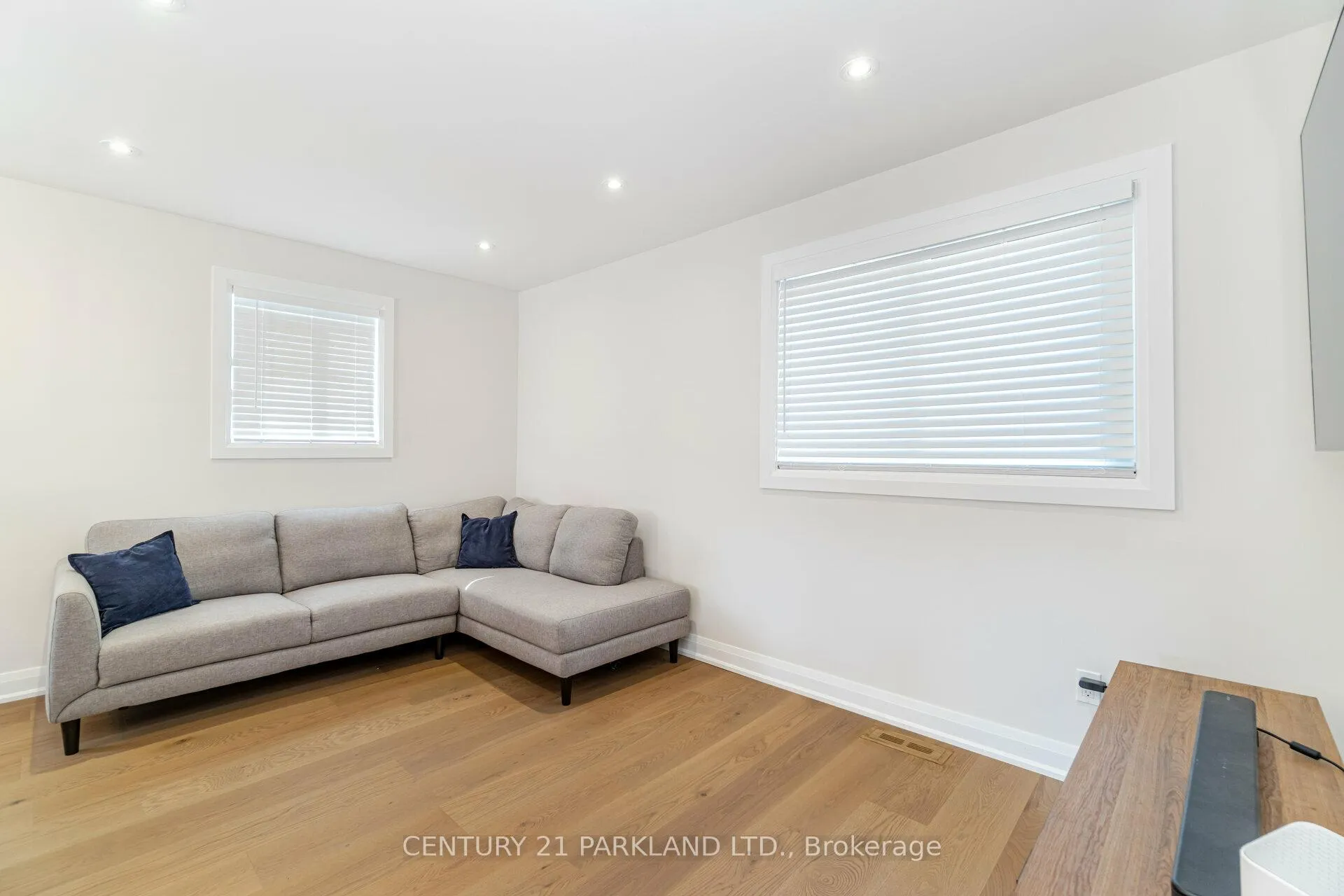 Photo 5 of 21 Heda Court, Whitby, Lynde Creek — HOMEH