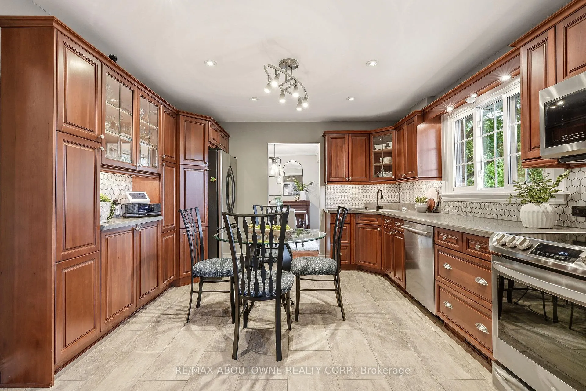 Photo 11 of 849 Syer Drive, Milton, Timberlea — HOMEH