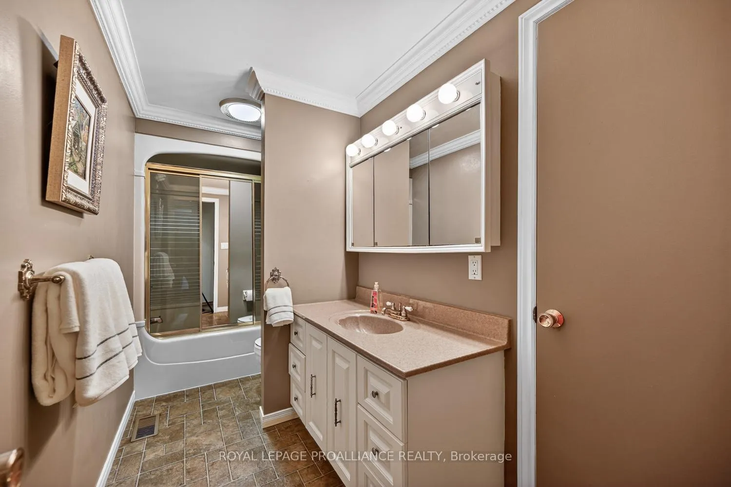 Photo 15 of 733 Stewart Boulevard, Brockville, Brockville — HOMEH