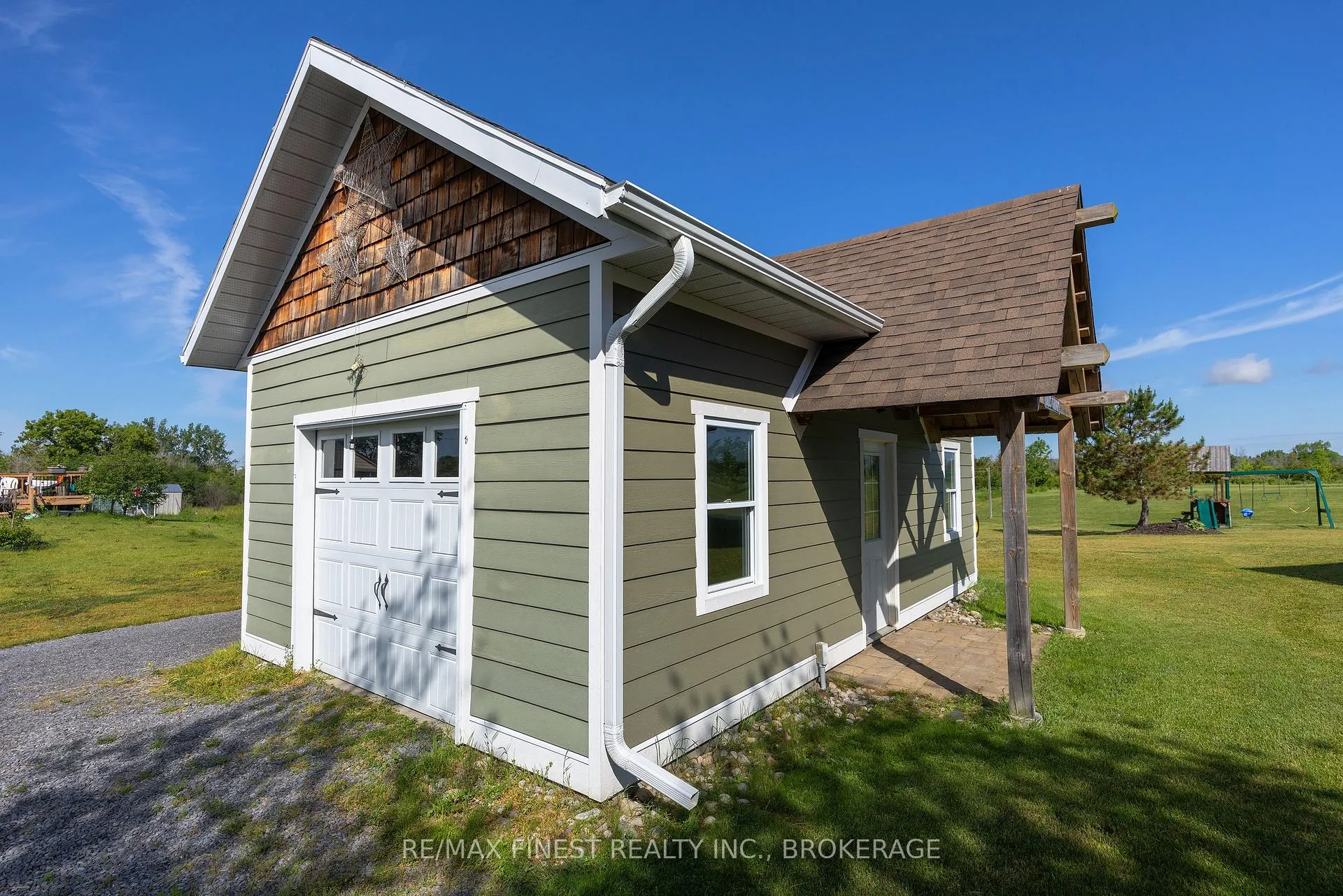 Photo 5 of 1247 Millhaven Road, Loyalist, Lennox and Addington - South — HOMEH