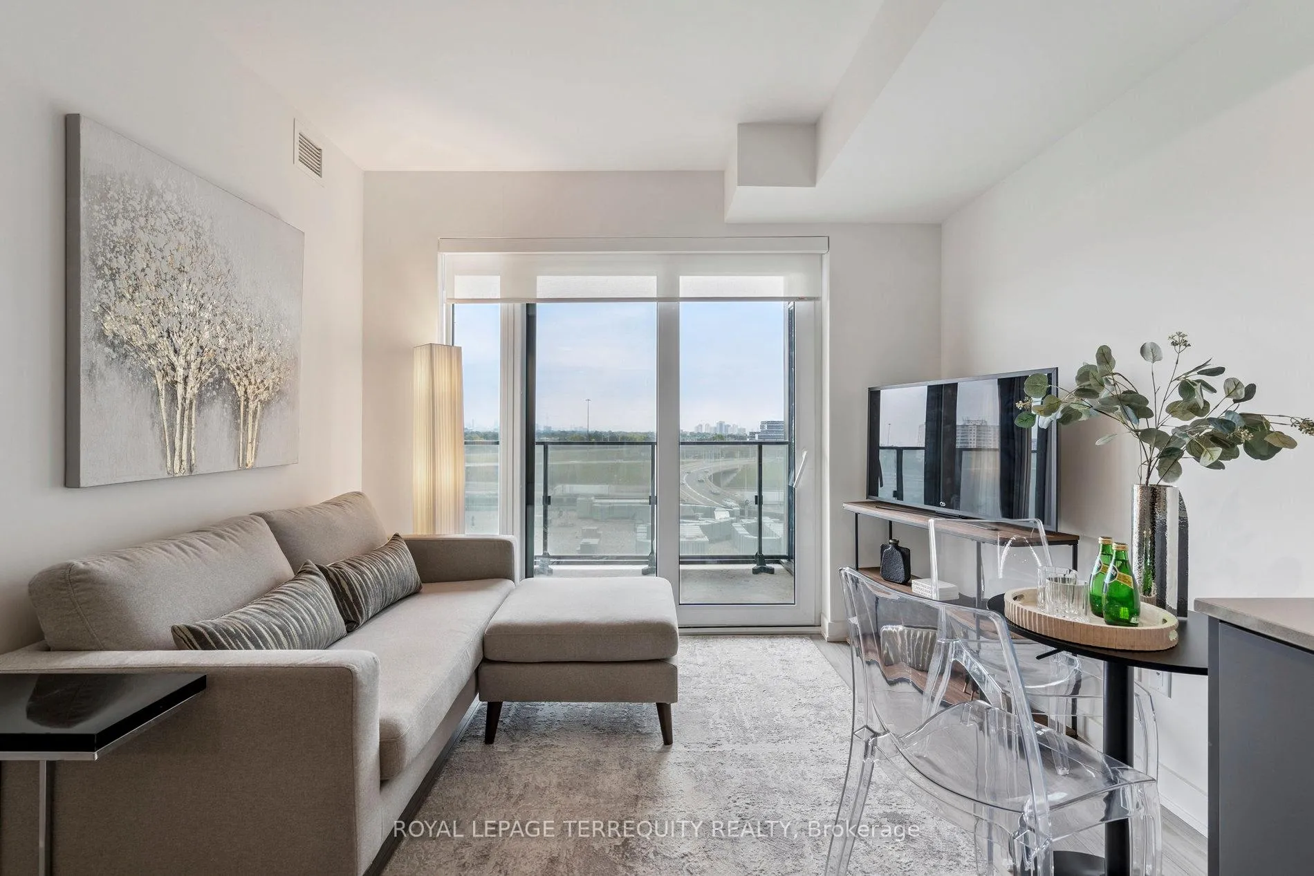 Photo 3 of Unit 809, 8 Tippett Road, North York, Clanton Park — HOMEH
