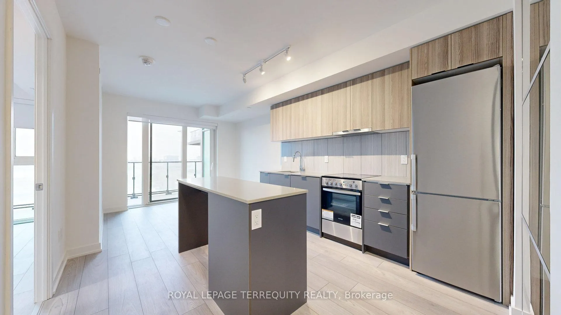 Photo 8 of Unit 809, 8 Tippett Road, North York, Clanton Park — HOMEH