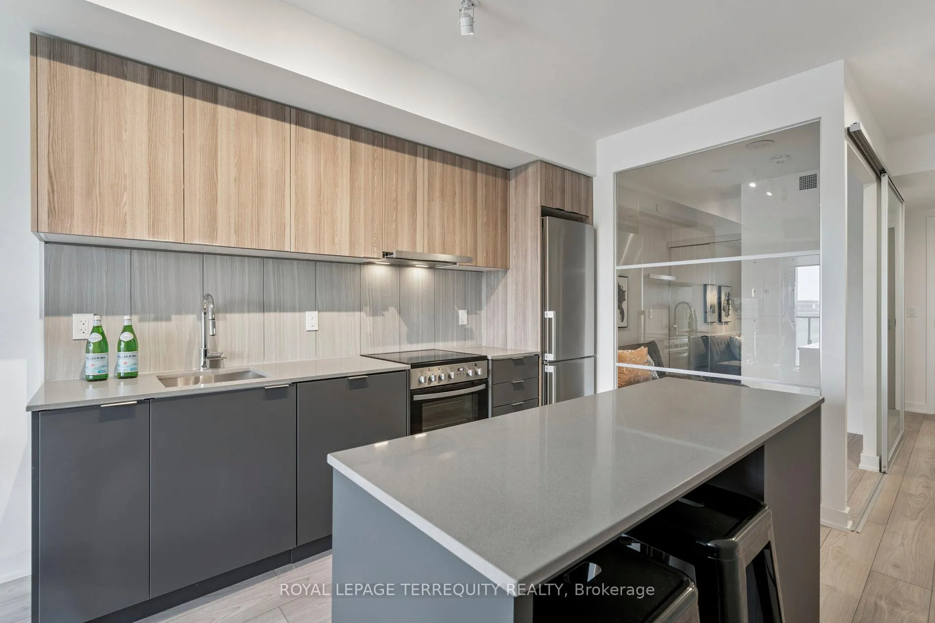 Photo 9 of Unit 809, 8 Tippett Road, North York, Clanton Park — HOMEH