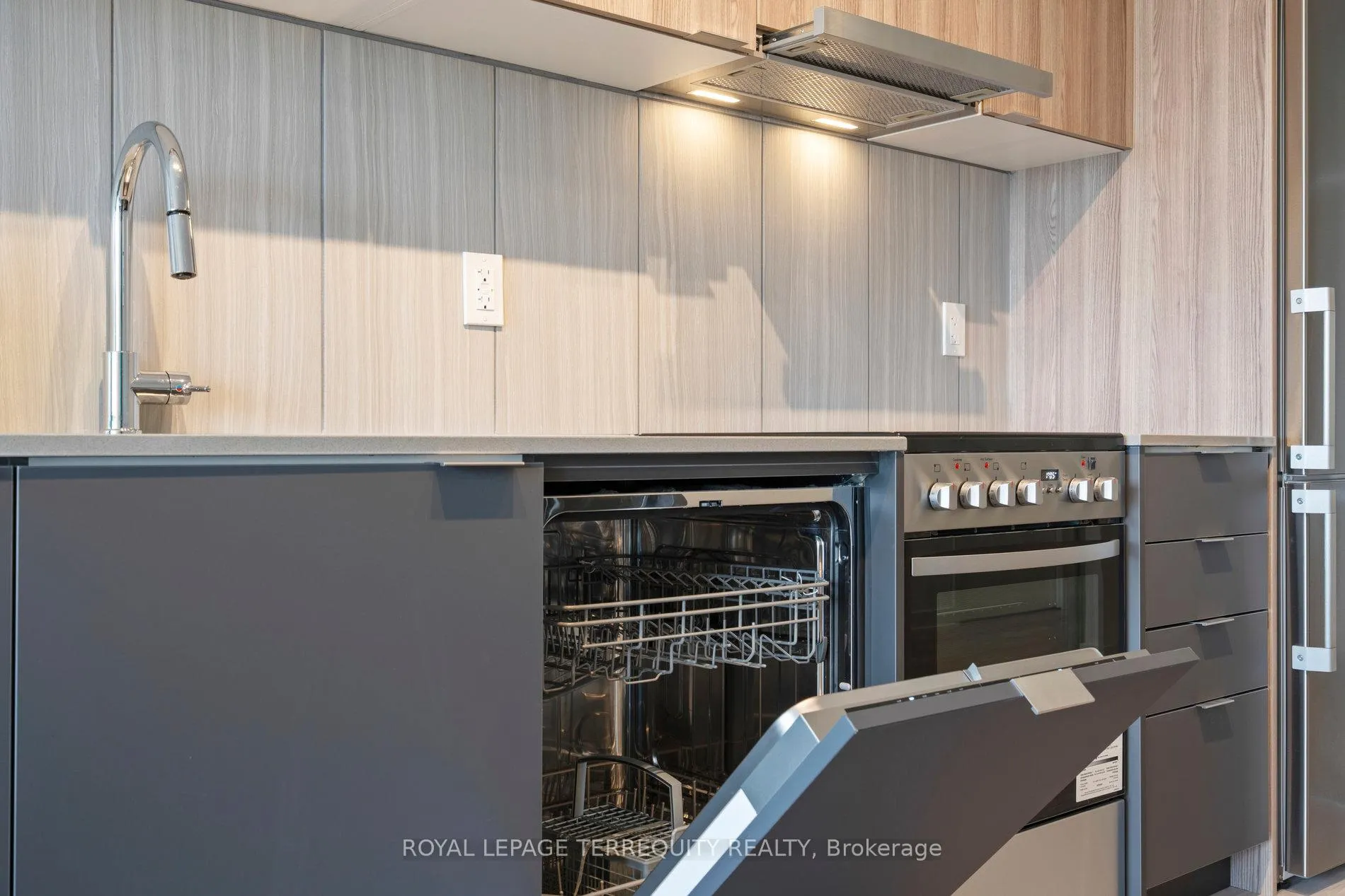 Photo 11 of Unit 809, 8 Tippett Road, North York, Clanton Park — HOMEH