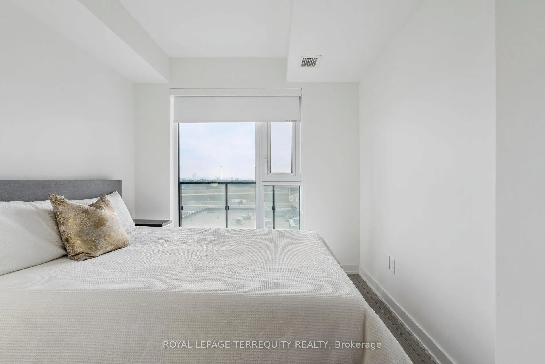 Photo 12 of Unit 809, 8 Tippett Road, North York, Clanton Park — HOMEH