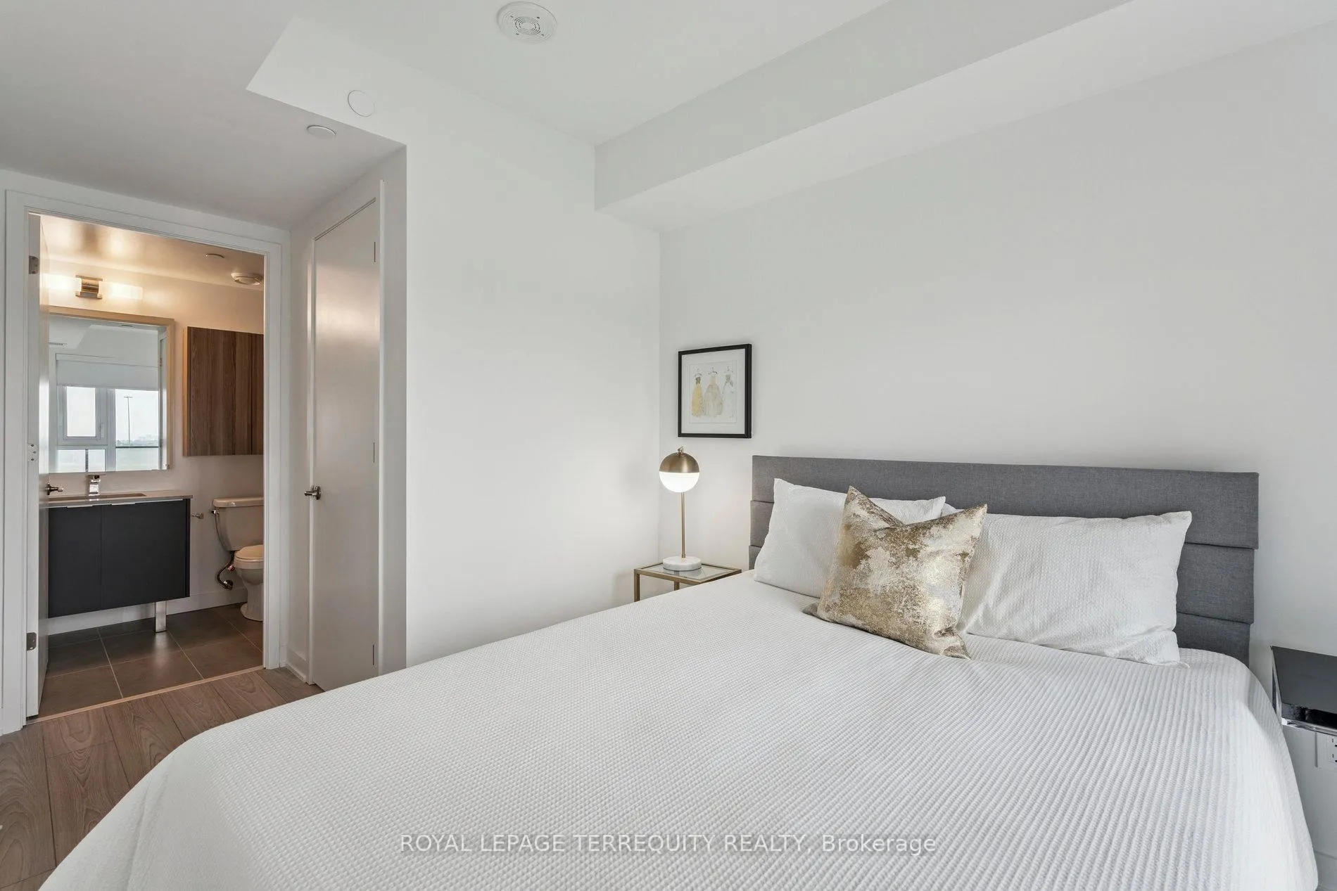 Photo 13 of Unit 809, 8 Tippett Road, North York, Clanton Park — HOMEH