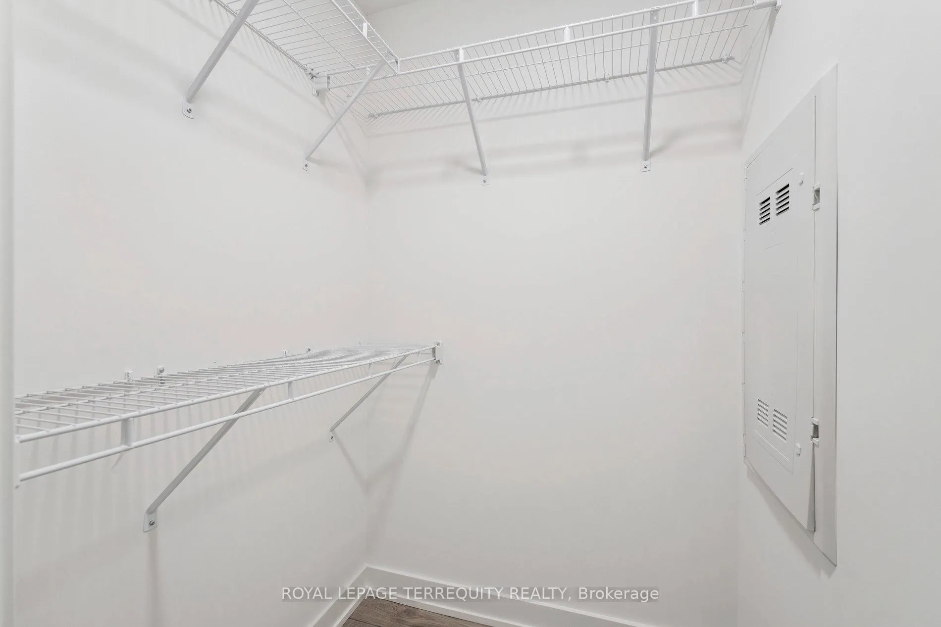 Photo 15 of Unit 809, 8 Tippett Road, North York, Clanton Park — HOMEH