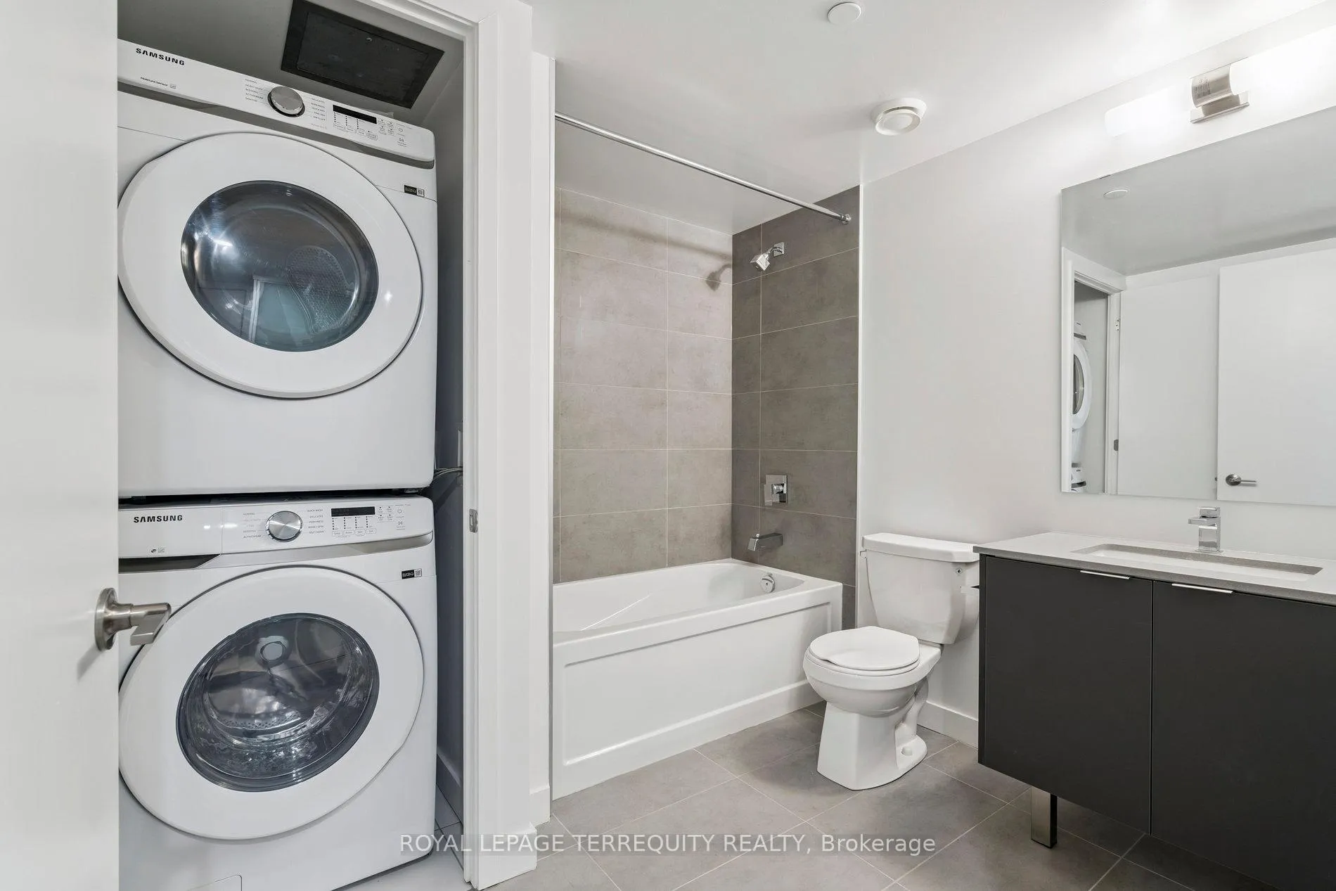 Photo 17 of Unit 809, 8 Tippett Road, North York, Clanton Park — HOMEH