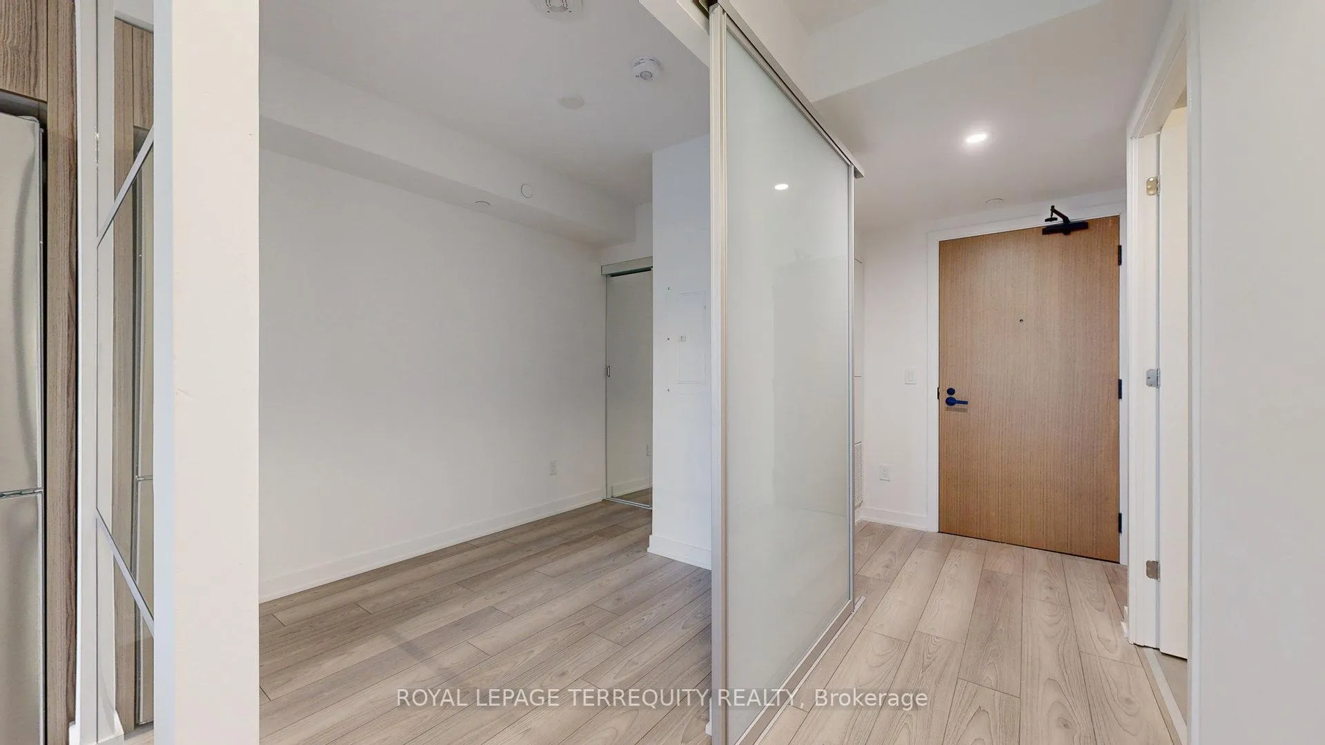 Photo 18 of Unit 809, 8 Tippett Road, North York, Clanton Park — HOMEH